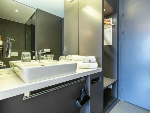 Hotel by Hyve Basel : photo 6 de la chambre chambre double avec salle de bains privative