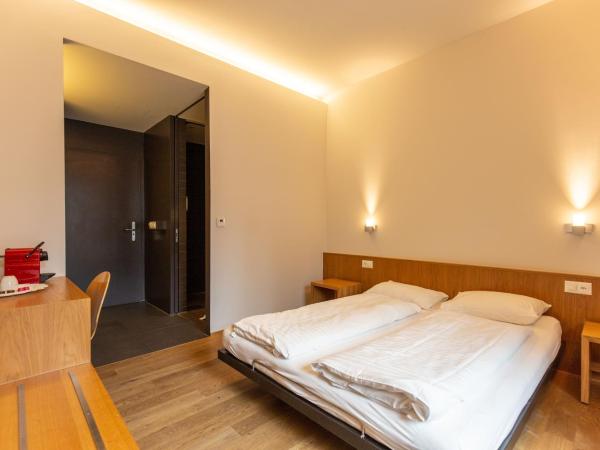 Hotel by Hyve Basel : photo 2 de la chambre chambre double avec salle de bains privative