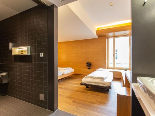 Hotel by Hyve Basel : photo 5 de la chambre triple room with private bathroom