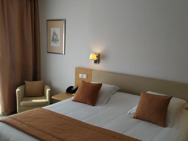Best Western Premier Hôtel du Vieux-Port : photo 5 de la chambre chambre lit queen-size confort