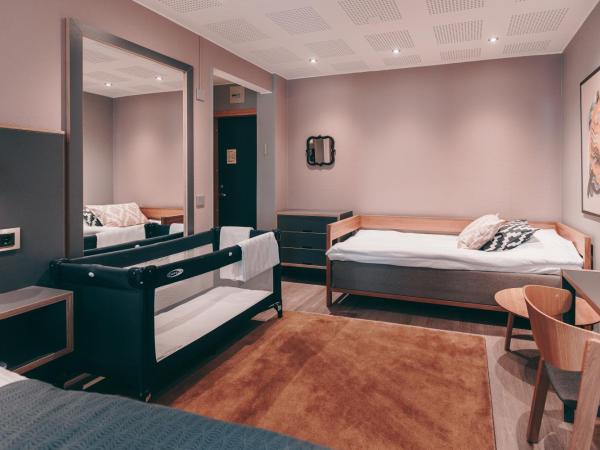 Centro Hotel Turku : photo 3 de la chambre chambre familiale (2 adultes + 1 enfant)