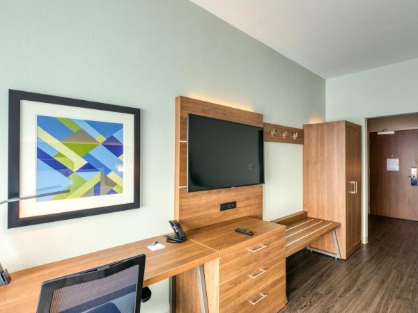 Holiday Inn Express & Suites - Charlotte - South End, an IHG Hotel : photo 2 de la chambre suite 2 chambres avec lits queen-size
