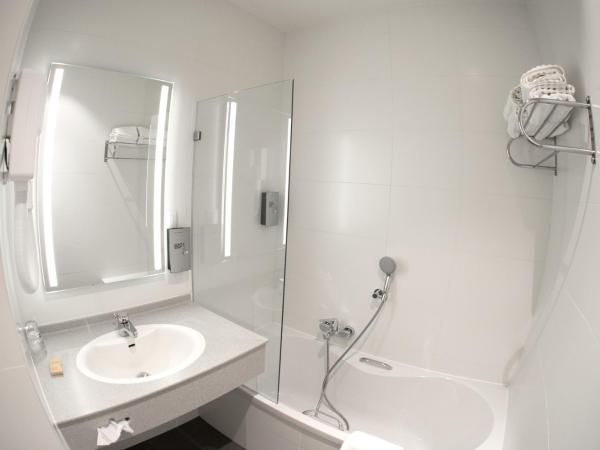 Hotel Du Congres : photo 9 de la chambre chambre double