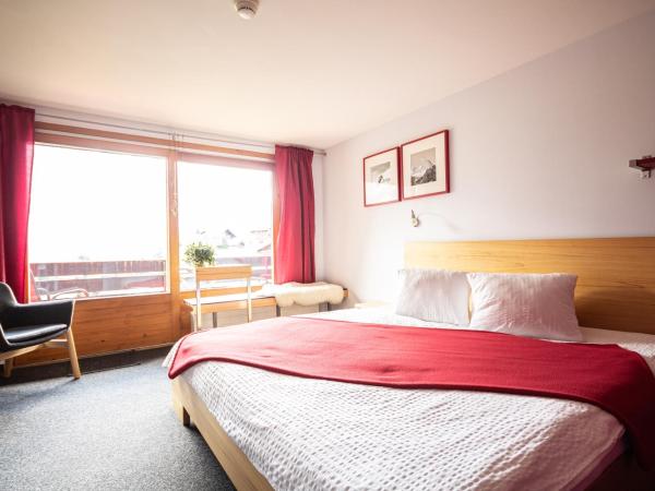 Hotel Lauberhorn - Home for Outdoor Activities : photo 1 de la chambre chambre double avec balcon - vue sur eiger