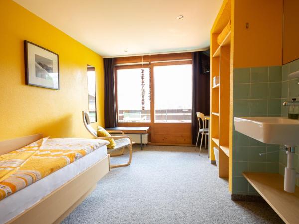 Hotel Lauberhorn - Home for Outdoor Activities : photo 7 de la chambre chambre simple avec balcon – vue sur eiger