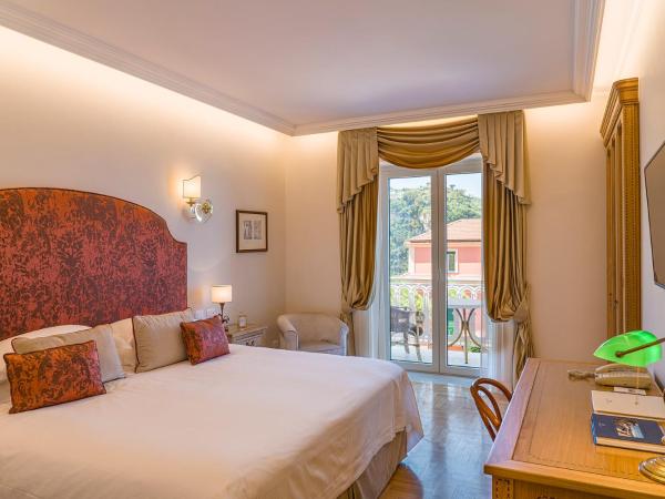 Grand Hotel Excelsior Vittoria : photo 2 de la chambre chambre double ou lits jumeaux - vue latérale sur mer