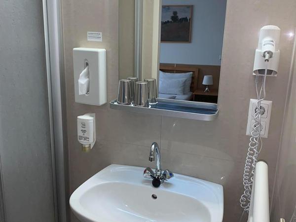 Hotel Donaustadt Kagran - at Metro U1 : photo 5 de la chambre chambre double standard