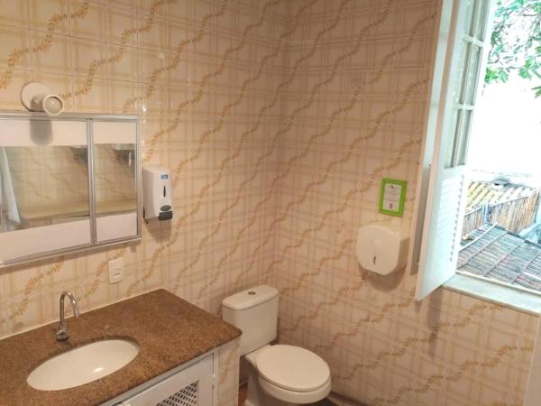 Ipanema Beach House : photo 3 de la chambre chambre triple avec salle de bains commune
