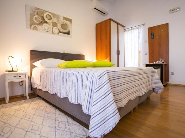 Villa Confort Exclusive : photo 2 de la chambre chambre double ou lits jumeaux avec terrasse mansardée