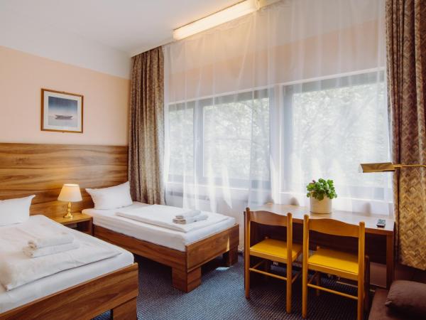 Alper Hotel am Potsdamer Platz : photo 2 de la chambre chambre lits jumeaux