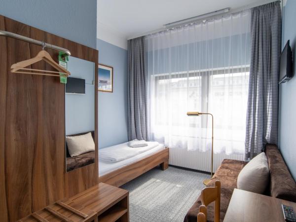 Alper Hotel am Potsdamer Platz : photo 2 de la chambre chambre simple