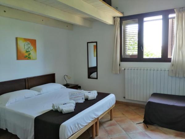 Bed & Breakfast Giardini Di Marzo : photo 10 de la chambre chambre triple confort