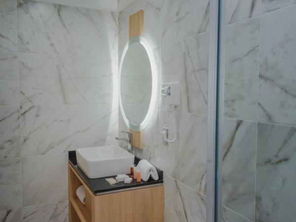 Hotel Kavia Monterrey : photo 10 de la chambre chambre lit king-size