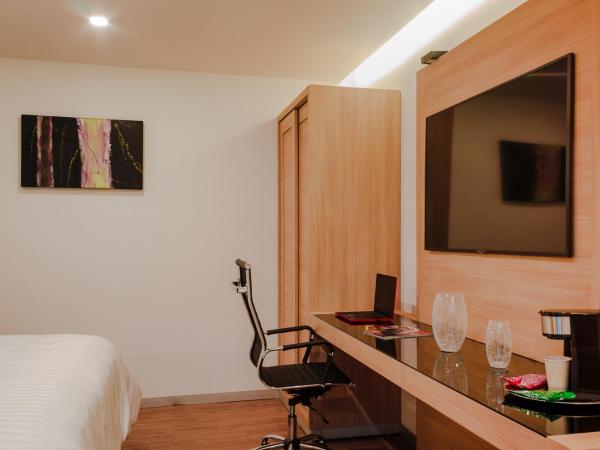 Hotel Kavia Monterrey : photo 5 de la chambre chambre lit king-size