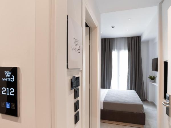 White 9 : photo 9 de la chambre chambre double avec balcon