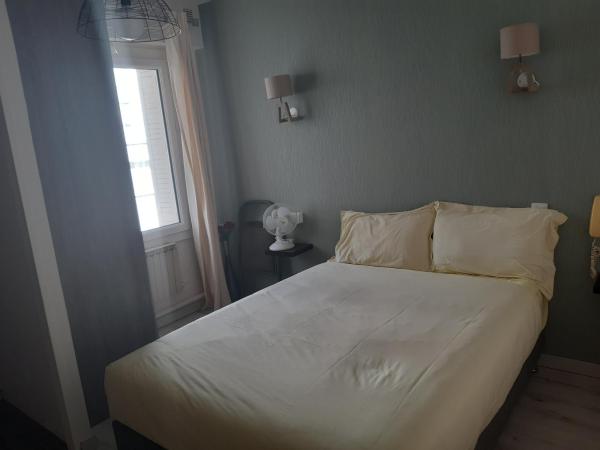Hôtel Aunis-Saintonge : photo 2 de la chambre chambre double avec salle de bains commune