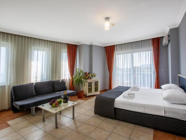 Royalisa Hotel : photo 3 de la chambre suite familiale avec balcon