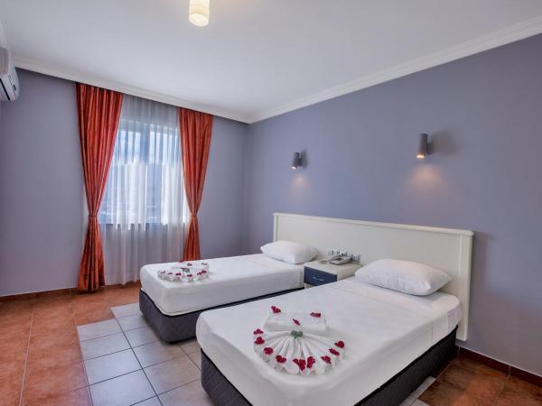 Royalisa Hotel : photo 8 de la chambre suite familiale avec balcon