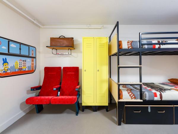 Stayokay Hostel Utrecht Centrum : photo 5 de la chambre chambre musée du chemin de fer avec salle de bains privative et billet pour le musée du chemin de fer