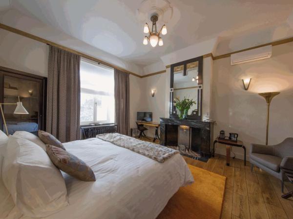 Louise sur Cour : photo 1 de la chambre chambre lit king-size - vue sur jardin