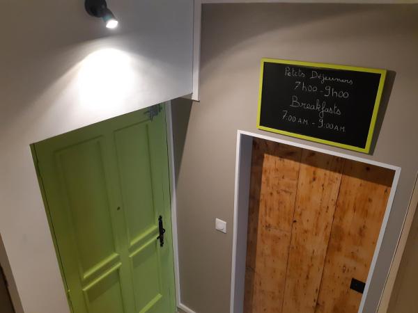 Patrick&Pierre Bed and Breakfast Nîmes : photo 7 de la chambre chambre double avec salle de bains privative extérieure