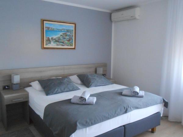 Villa Kristina : photo 4 de la chambre chambre double - vue sur jardin