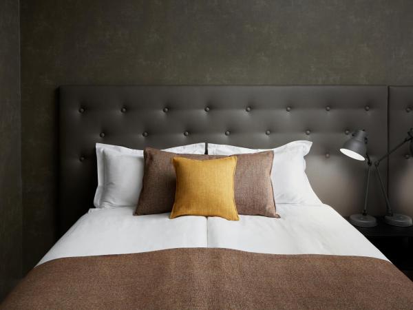 Hotel Ísland - Spa & Wellness Hotel : photo 2 de la chambre suite spacieuse supérieure - accès gratuit au spa