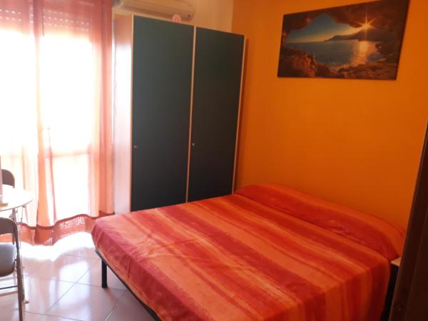 B&B Panorama Cagliari : photo 7 de la chambre chambre lit king-size avec balcon