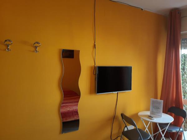 B&B Panorama Cagliari : photo 1 de la chambre chambre lit king-size avec balcon