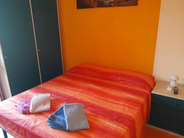 B&B Panorama Cagliari : photo 3 de la chambre chambre lit king-size avec balcon