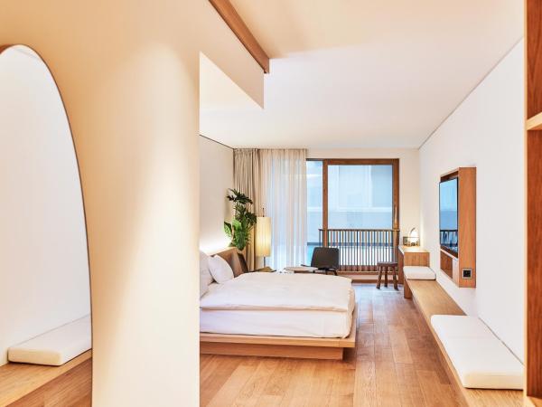 ART HOUSE Basel - Member of Design Hotels : photo 2 de la chambre grande suite junior