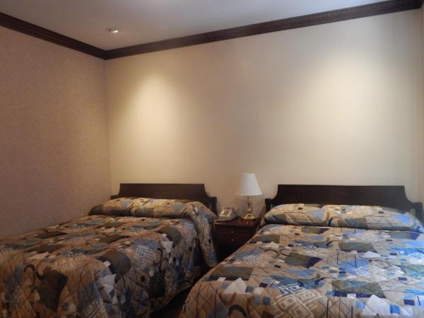 Hotel 31 Extended Stay : photo 2 de la chambre chambre double avec 2 lits doubles et salle de bains privative