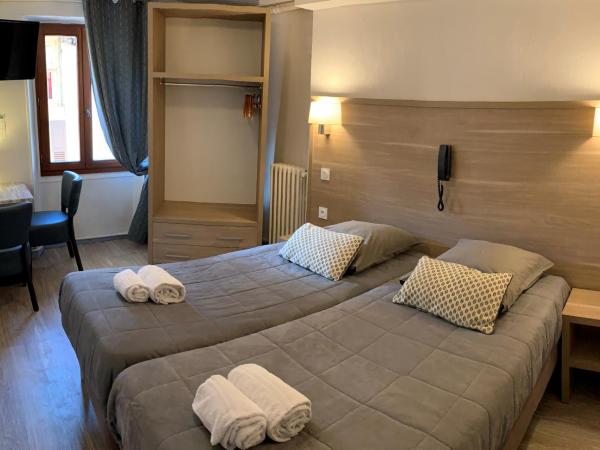 Hôtel Du Cheval Blanc Barcelonnette : photo 6 de la chambre petite chambre lits jumeaux