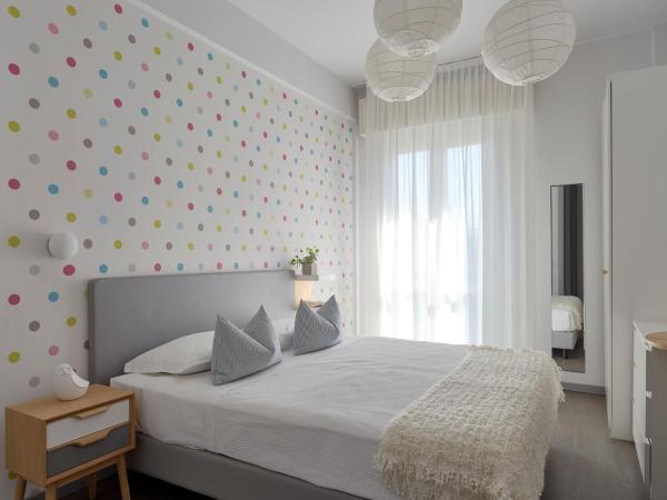 Hotel Madison : photo 1 de la chambre chambre double avec balcon (2 adultes + 1 enfant)