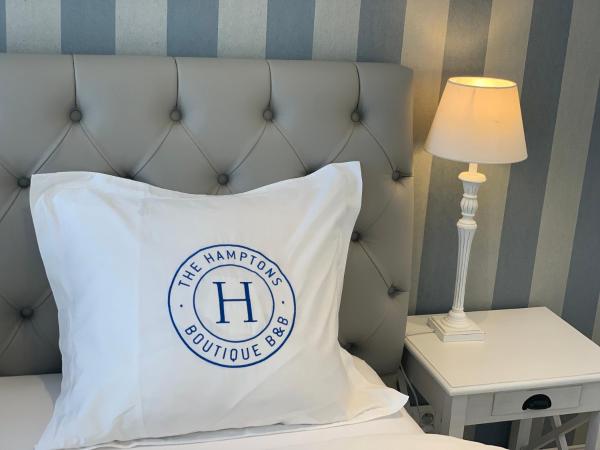 The Hamptons Boutique Hotel : photo 2 de la chambre chambre lit king-size - vue sur jardin