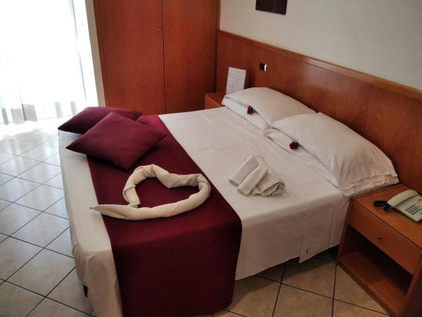 Hotel Zara Napoli : photo 8 de la chambre chambre double