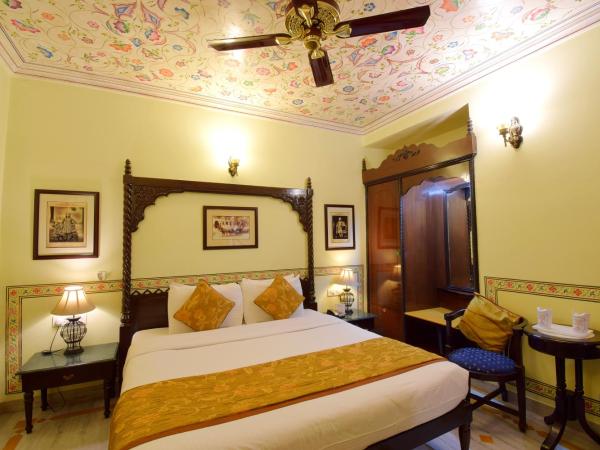 Umaid Bhawan - A Heritage Style Boutique Hotel : photo 2 de la chambre chambre double royale de luxe avec voiture et chauffeur