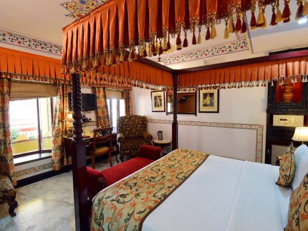 Umaid Bhawan - A Heritage Style Boutique Hotel : photo 5 de la chambre hébergement familial royal deluxe - prise en charge gratuite à l'arrivée uniquement depuis la gare ferroviaire ou routière