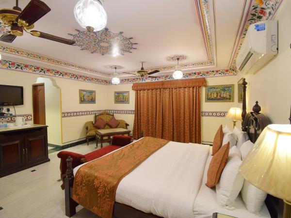 Umaid Bhawan - A Heritage Style Boutique Hotel : photo 10 de la chambre chambre double royale de luxe avec voiture et chauffeur