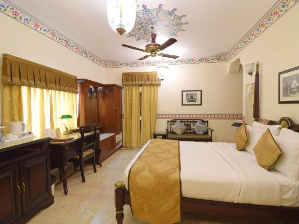 Umaid Bhawan - A Heritage Style Boutique Hotel : photo 7 de la chambre chambre double royale de luxe avec voiture et chauffeur