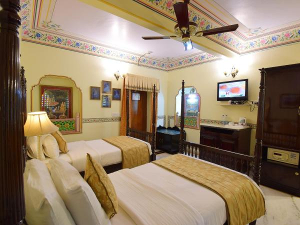 Umaid Bhawan - A Heritage Style Boutique Hotel : photo 5 de la chambre royal suite family free pick up on arrival only from train or bus station