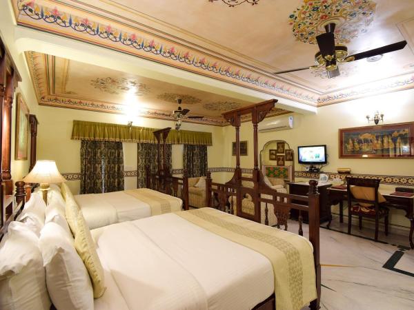 Umaid Bhawan - A Heritage Style Boutique Hotel : photo 8 de la chambre royal suite family free pick up on arrival only from train or bus station