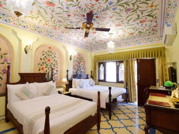 Umaid Bhawan - A Heritage Style Boutique Hotel : photo 9 de la chambre royal suite family free pick up on arrival only from train or bus station