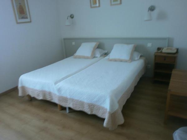 Hôtel Le Clos des Pins : photo 8 de la chambre chambre triple