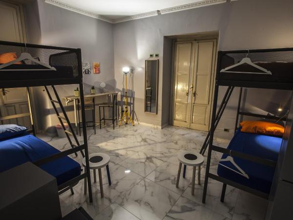 Ostello degli Elefanti : photo 6 de la chambre lit dans dortoir mixte de 4 lits avec salle de bains privée