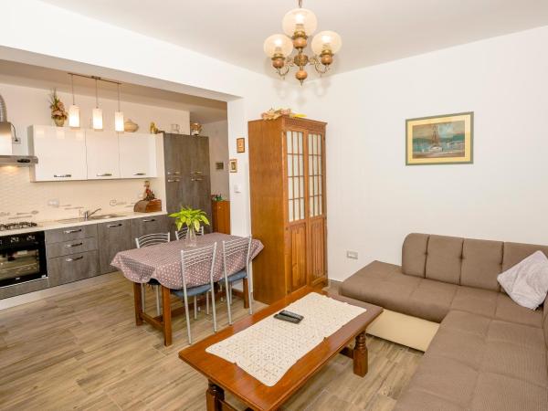 Guest House AB Adria Home : photo 6 de la chambre appartement 1 chambre