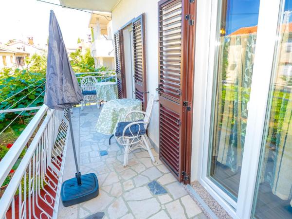 Guest House AB Adria Home : photo 6 de la chambre studio avec canapé-lit