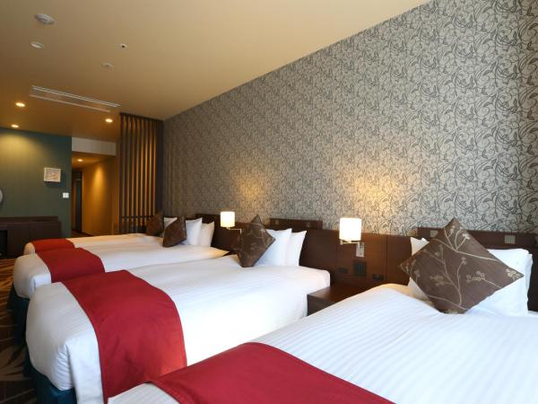 Quintessa Hotel Osaka Bay : photo 1 de la chambre chambre triple de luxe avec lit d'appoint