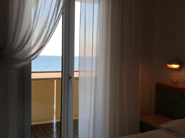 Hotel Artide : photo 2 de la chambre chambre double ou lits jumeaux - vue sur mer
