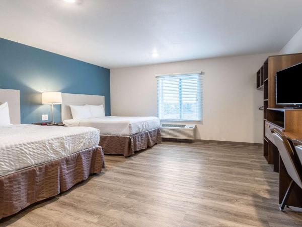 WoodSpring Suites Indianapolis Castleton : photo 7 de la chambre queen room with two queen beds and desk - non-smoking